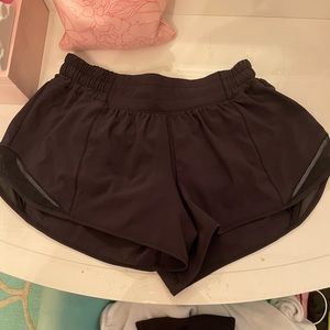 Lululemon hotty hot shorts black size 6 regular